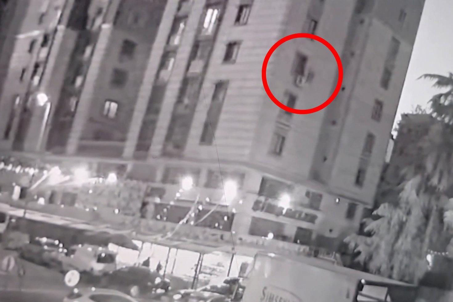 Her şey bir anlık panikle oldu! 7'nci kattan aşağıya atladı