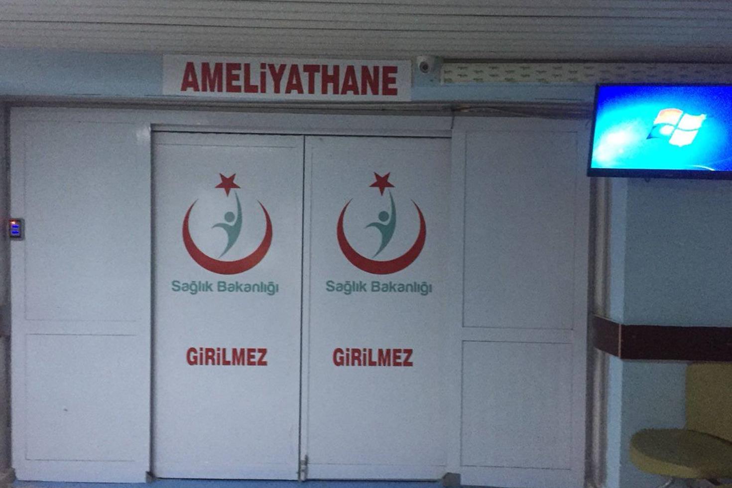Devlet hastanesi profesörü ve sekteri rüşvetten gözaltında