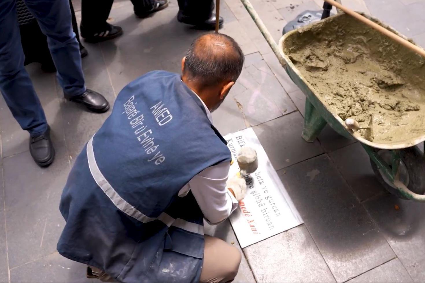 Diyarbakır'da Kürt Dil Bayramı'na özel şiirli kaldırımlar