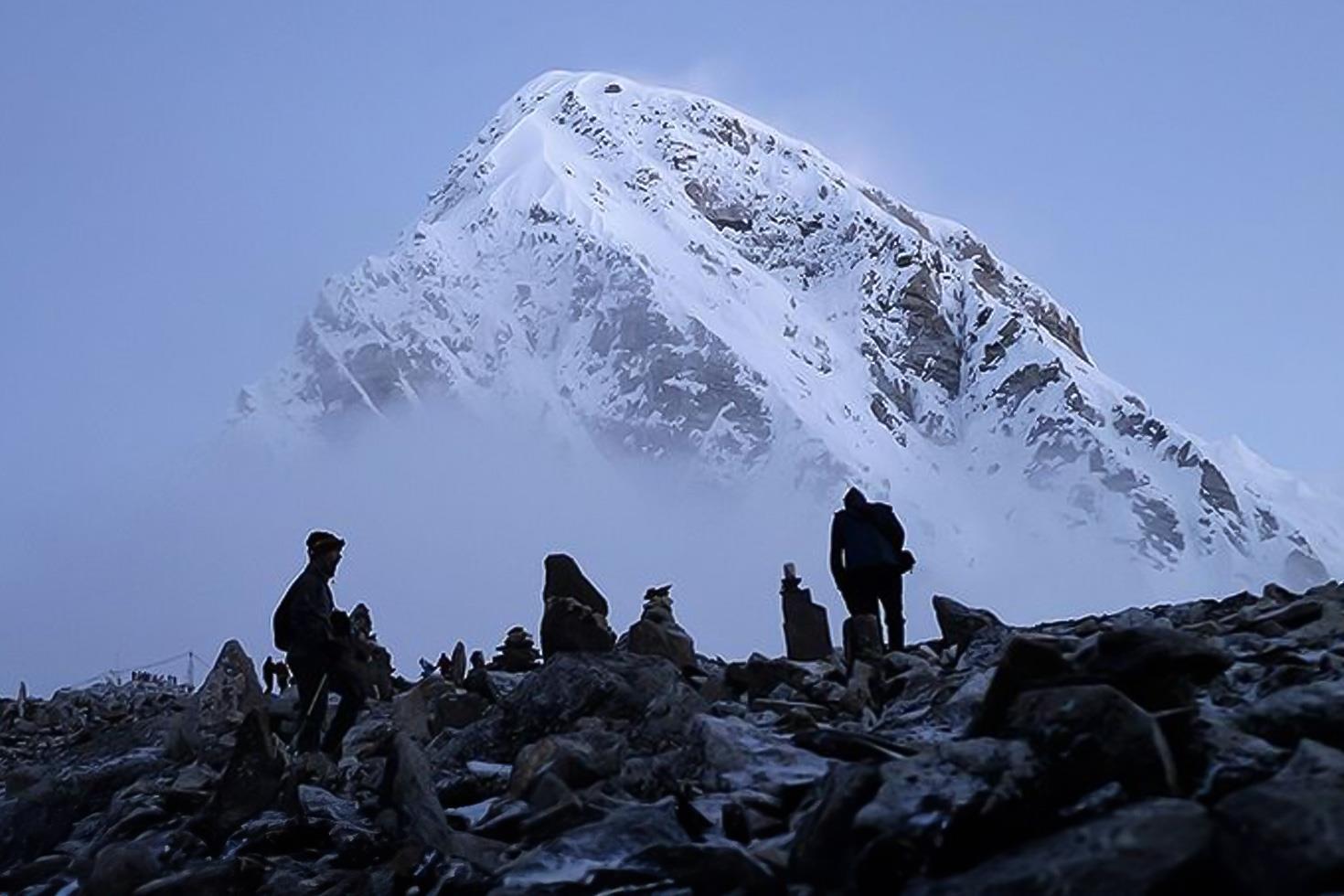 Hint dağcı Everest Dağı'nın zirvesinde hayatını kaybetti