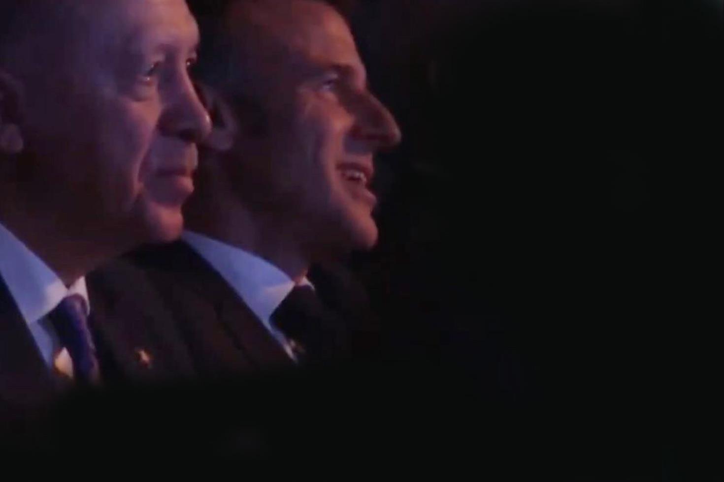 Zirvede renkli anlar! Erdoğan'a yapay zekayla oluşturulan çocukluk hali gösterildi