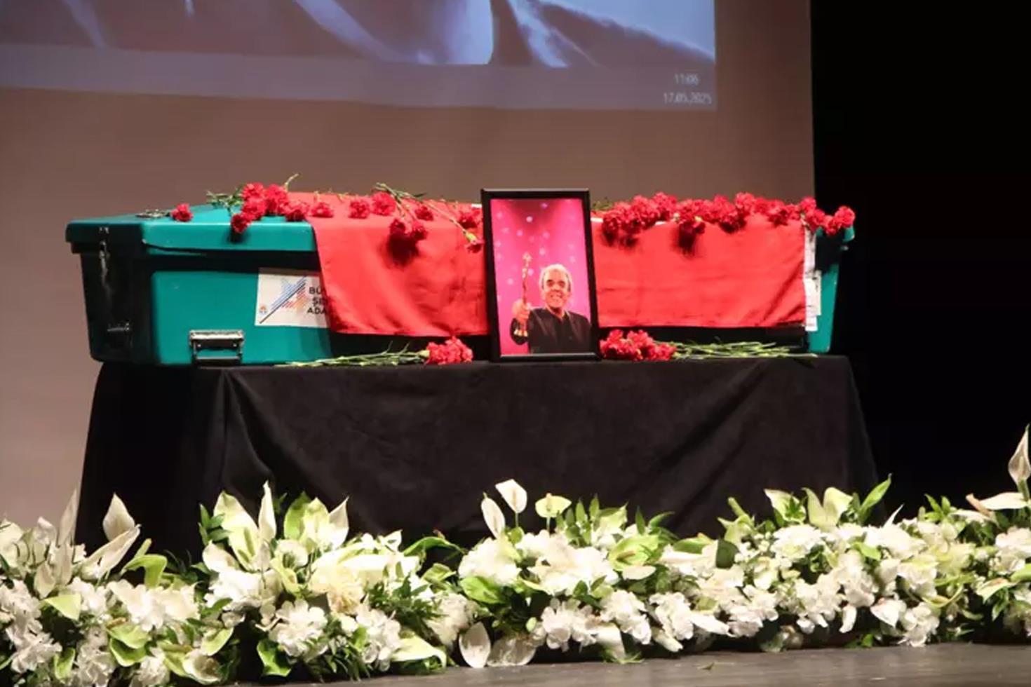 Türk sinemasının usta ismi Ali Özgentürk, memleketinde toprağa verildi