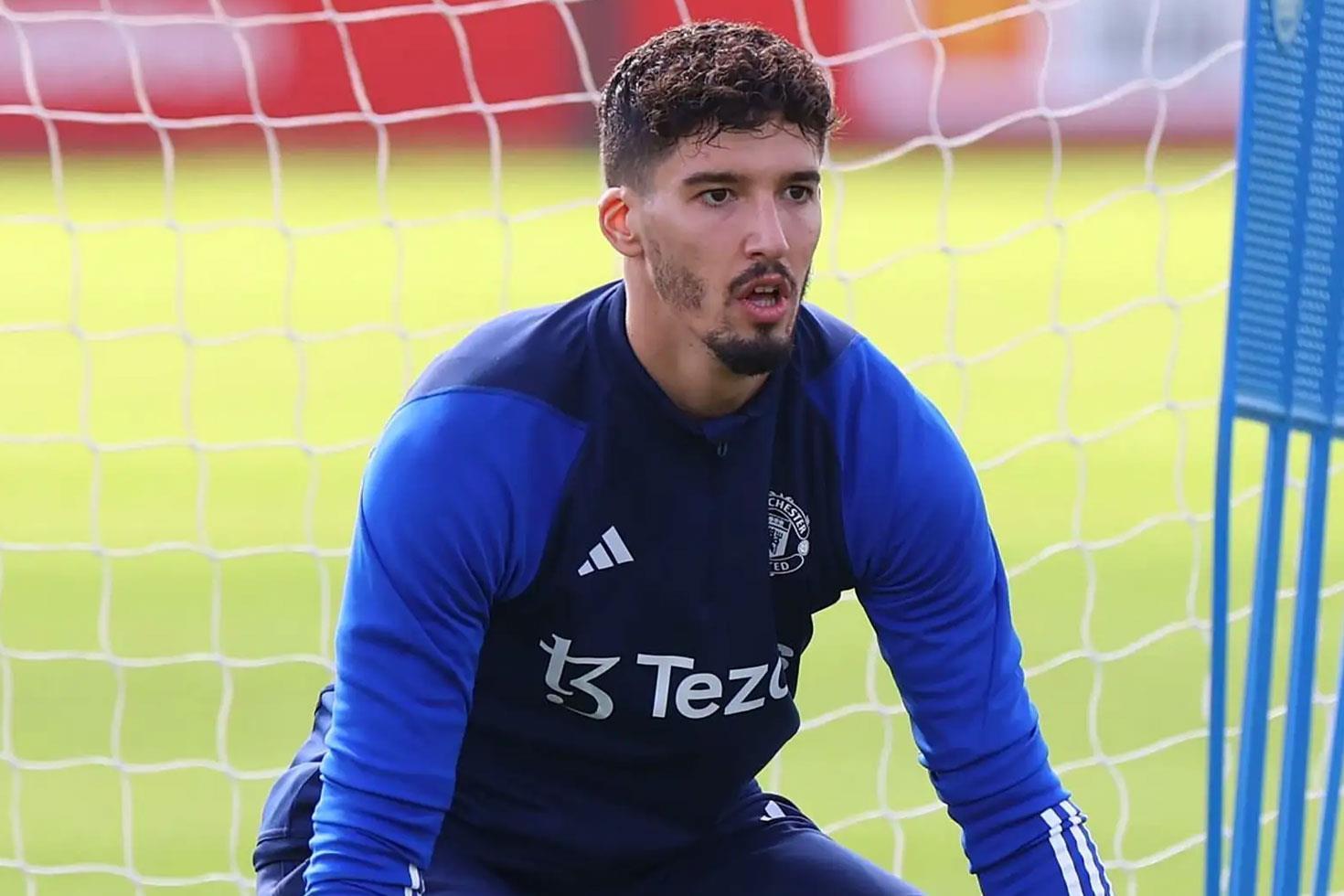 Premier Lig'de ödül verildi! Altay Bayındır yılın golünü yemiş