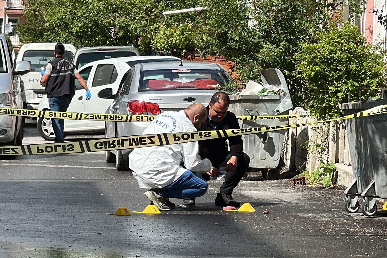 Eski sevgilisini ve kardeşini silahla vurdu, yakınları tarafından darbedildi