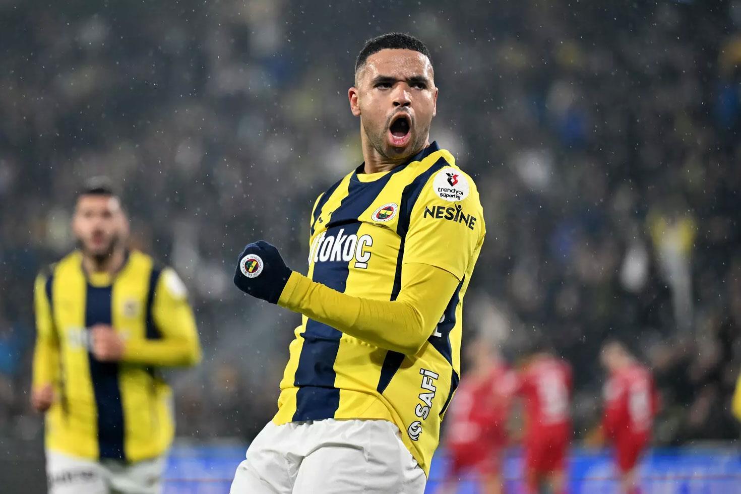 En-Nesyri gol attıktan sonra taraftarlara hareket çekti