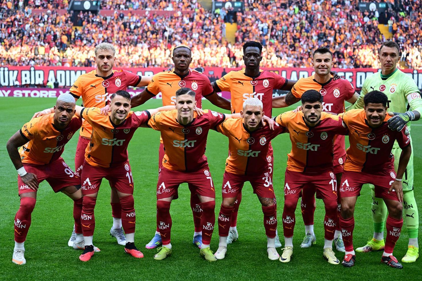 Galatasaray'dan peş peşe şampiyonluk paylaşımları! Rakiplerine büyük gönderme