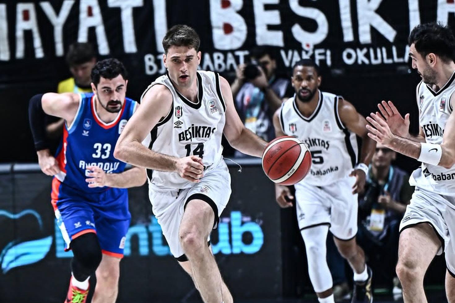 Beşiktaş Fibabanka'dan Anadolu Efes'e 27 sayılık dev fark