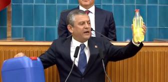 Kürsüye bu şekilde çıktı! Elindeki şişeye bakın kaç lira ödemiş