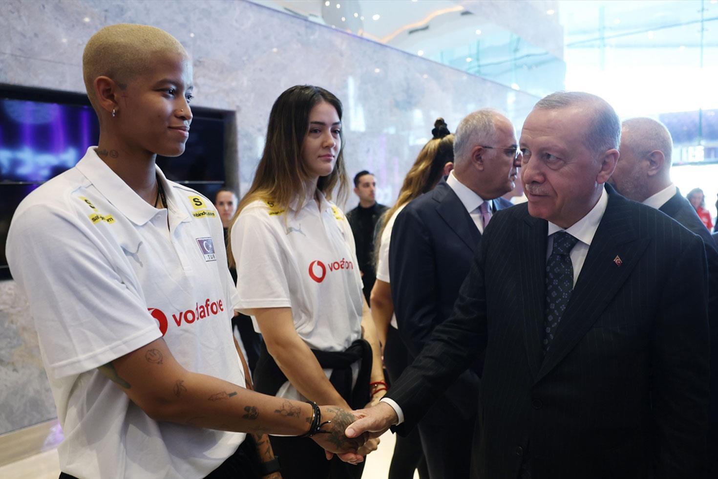 Cumhurbaşkanı Erdoğan, A Milli Kadın Voleybol Takımı'nı kabul etti