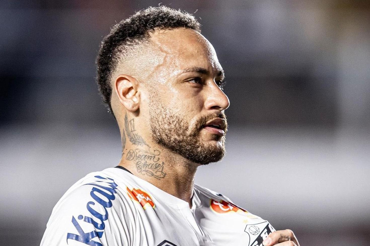 Fenerbahçe ile anılan Neymar imzayı attı