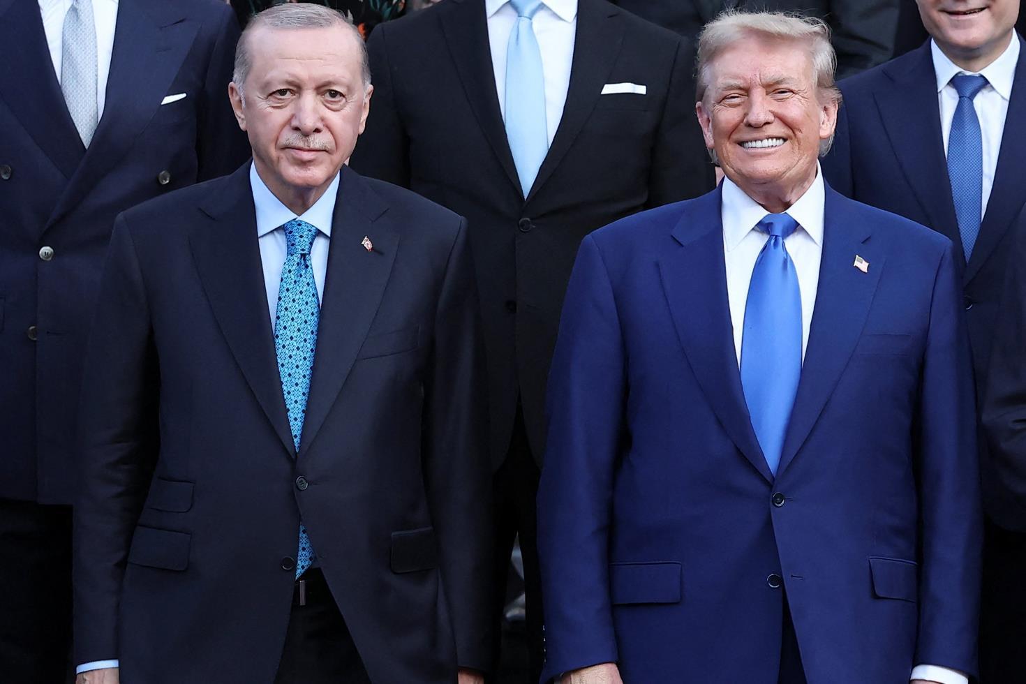 Cumhurbaşkanı Erdoğan ve ABD Başkanı Trump, NATO Zirvesi'nde yan yana geldi