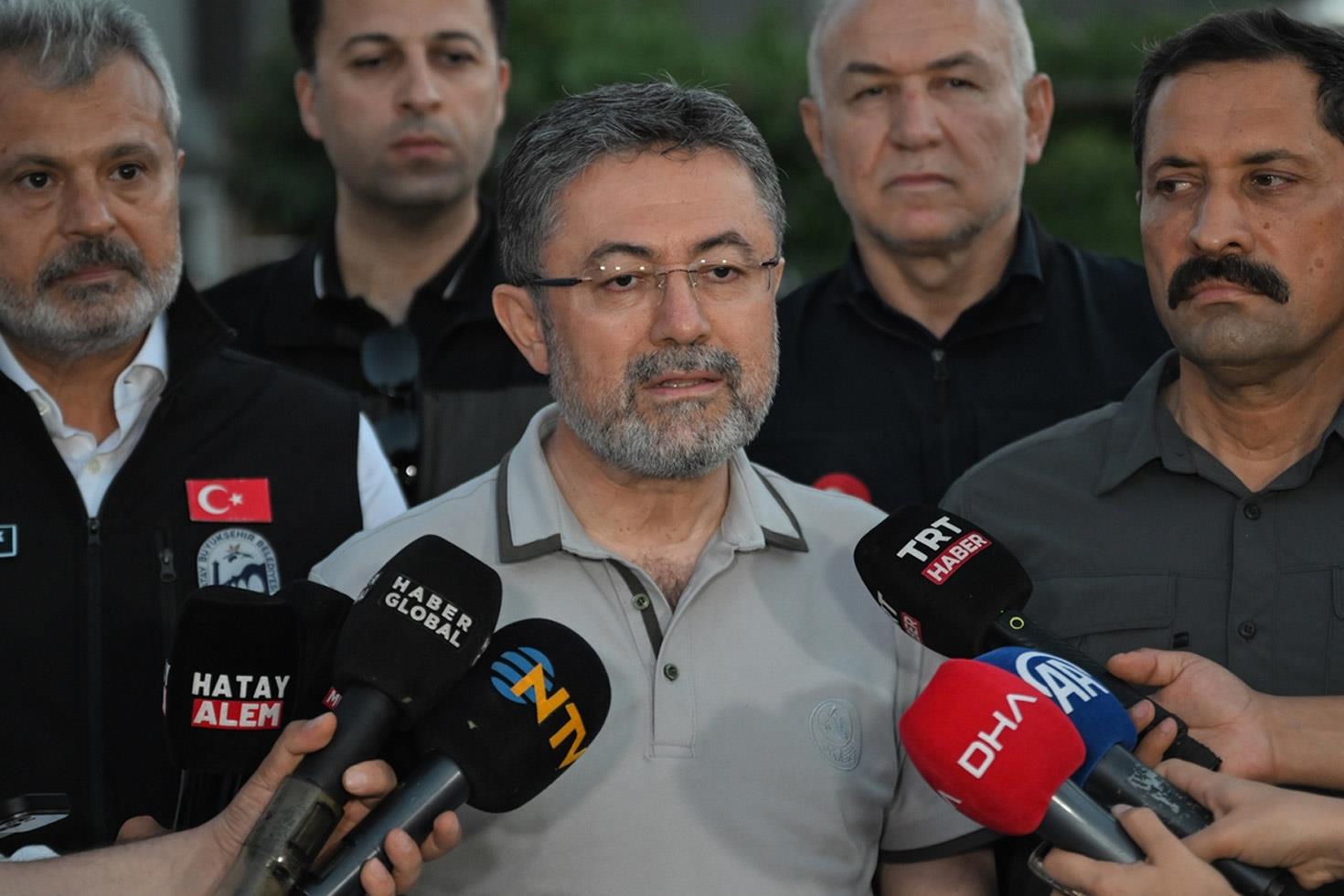 Bakan Yumaklı: Çeşme'deki yangın kontrol altına alındı