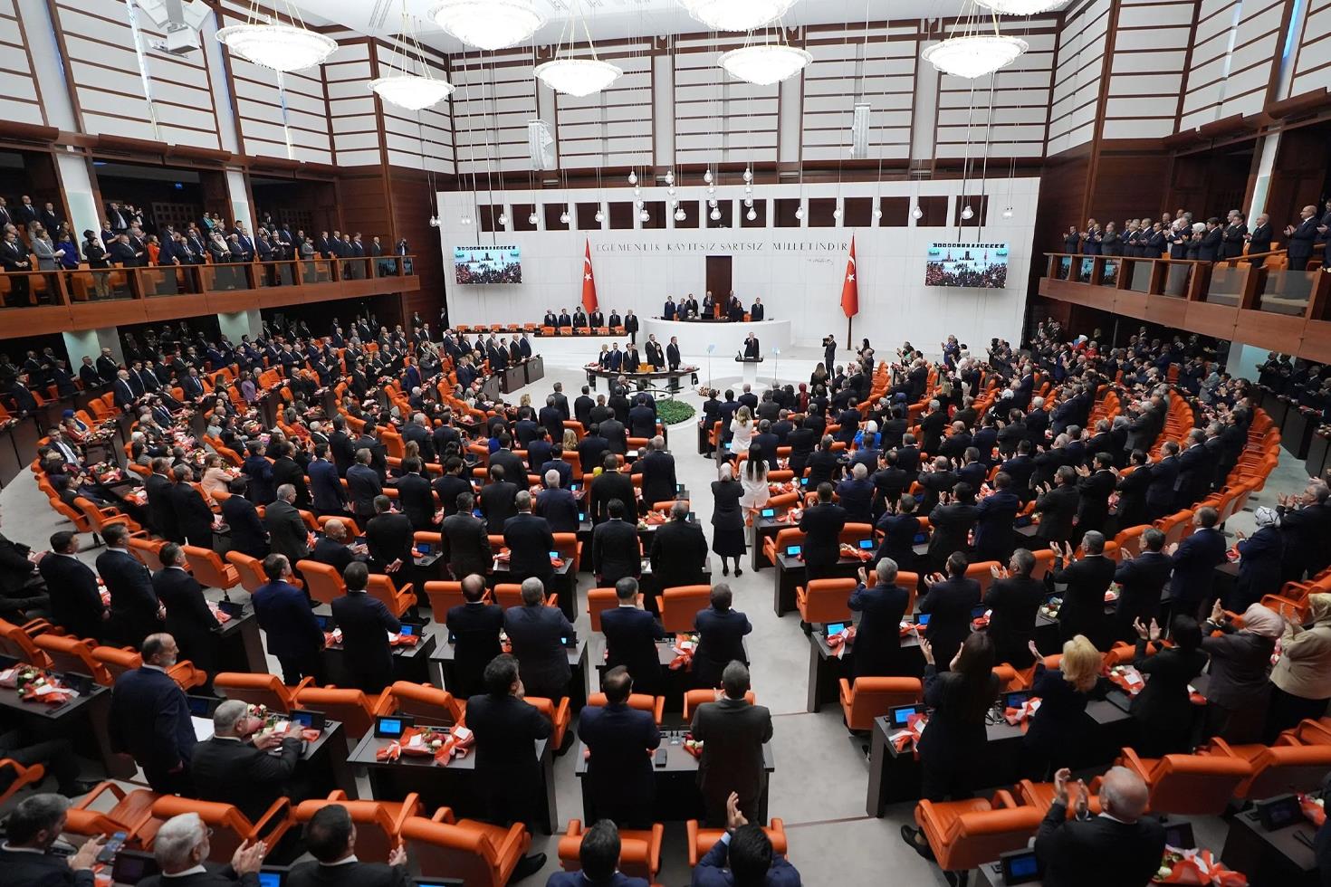 Meclis'te 100'ü aşkın vekil ve personel hastanelik oldu