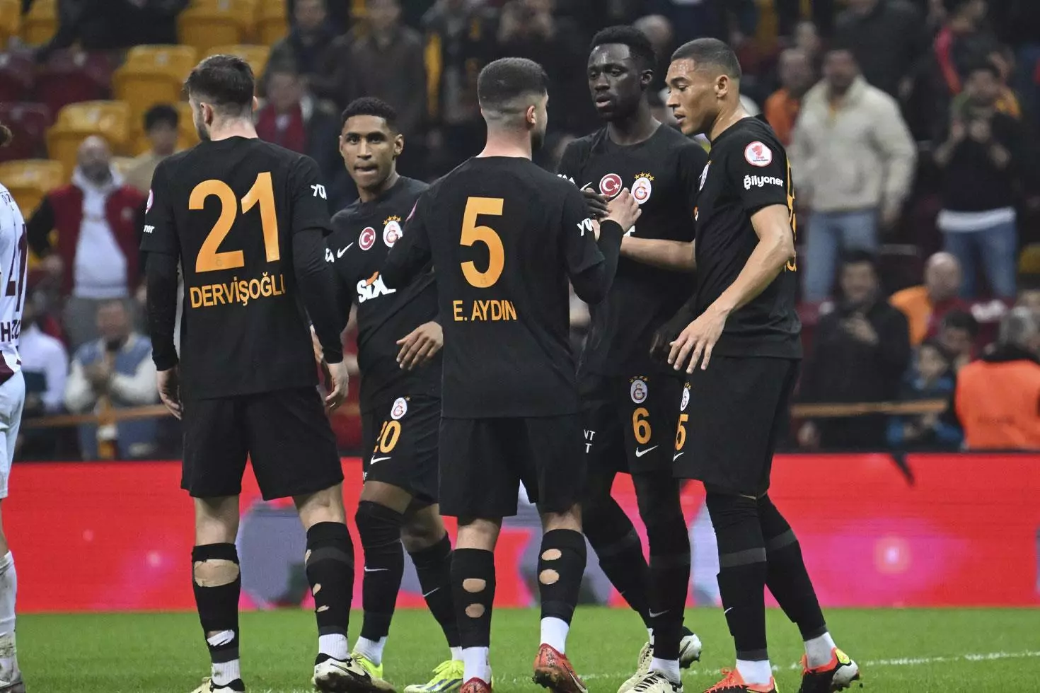 Galatasaray'da ayrılıklar üst üste! Halil Dervişoğlu'nun yeni takımı belli oldu