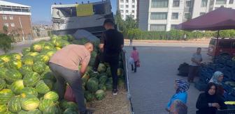 Tonlarca karpuzu ücretsiz dağıttı! Miktar öyle böyle değil