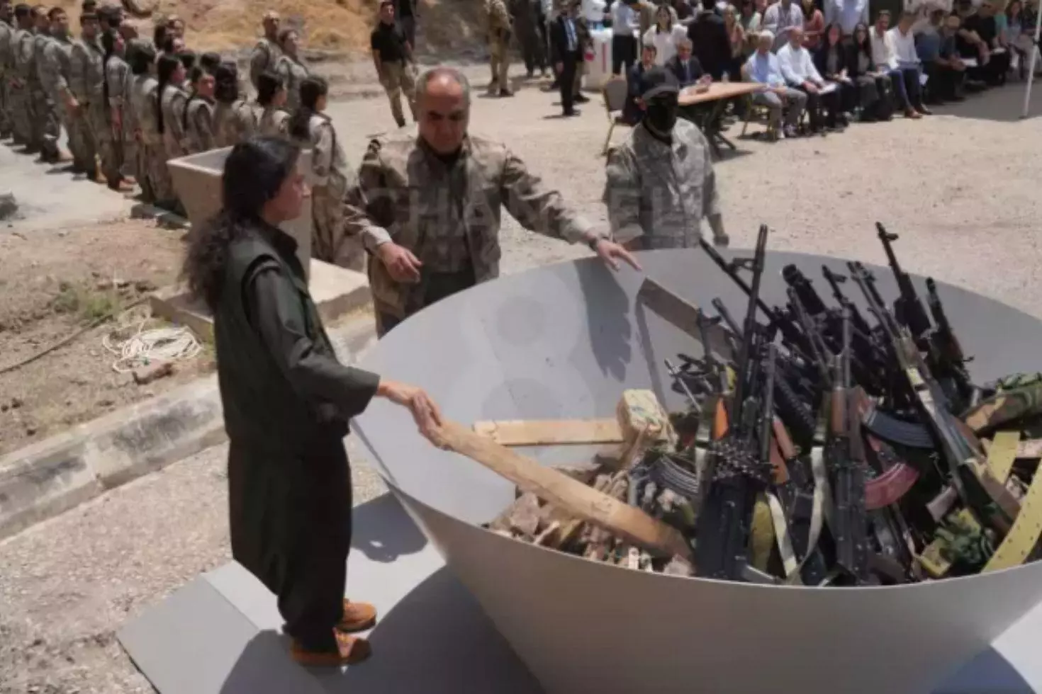 PKK'nın silah bırakma kararı dünya basınında geniş yankı uyandırdı