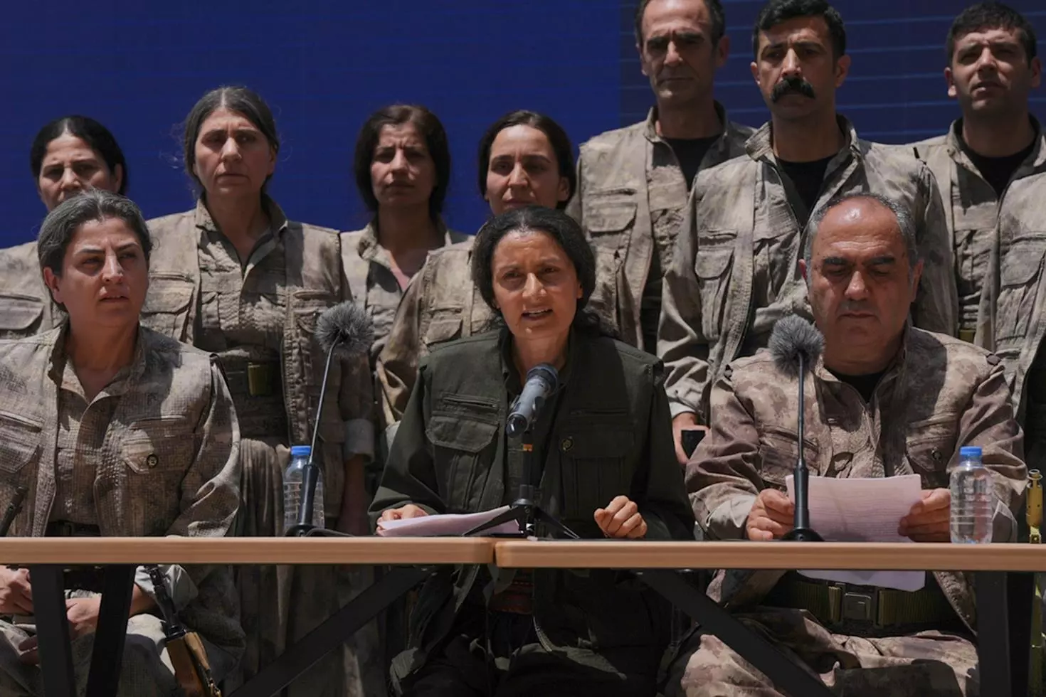 Silahlarını yakarak imha eden PKK'lıların kimlikleri belli oldu! İşte Bese Hozat'ın gerçek adı