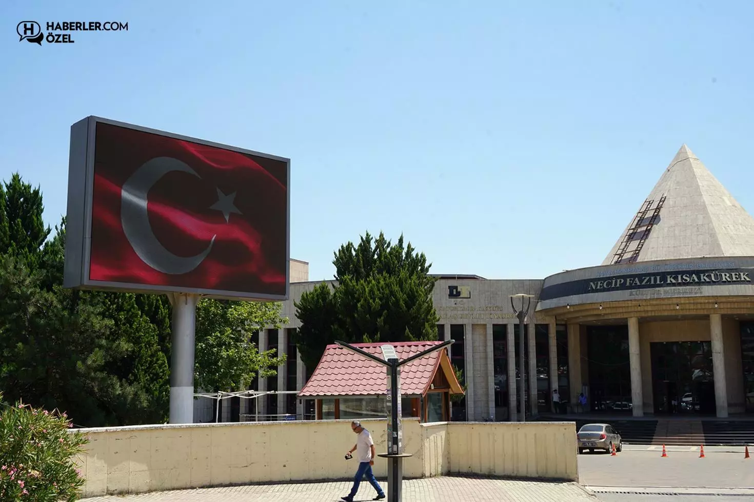 Cumhurbaşkanı Erdoğan'ın bayrak çağrısına Kahramanmaraş Büyükşehir Belediyesi'nden anlamlı yanıt