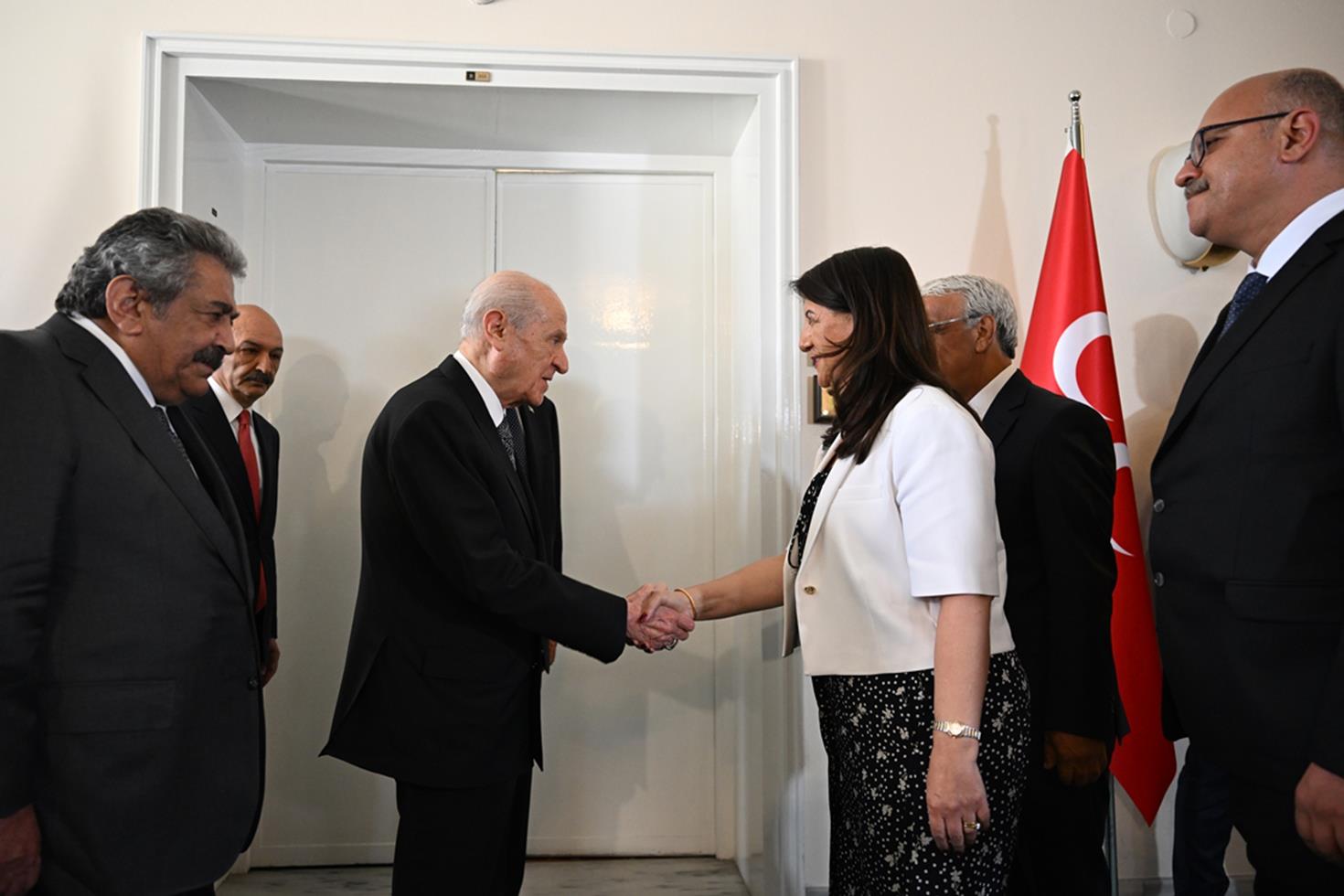 Bahçeli, DEM heyetiyle görüştü! Ahrazım açıklaması gazetecileri şaşırttı