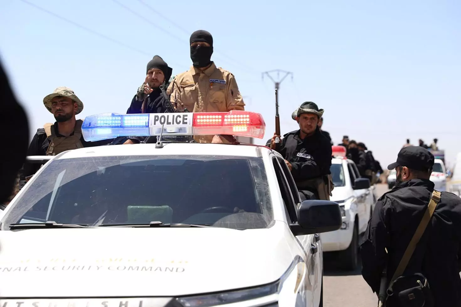 Suriye yönetimi, çatışmaların devam ettiği Süveyda'da yeniden konuşlanmaya başladı