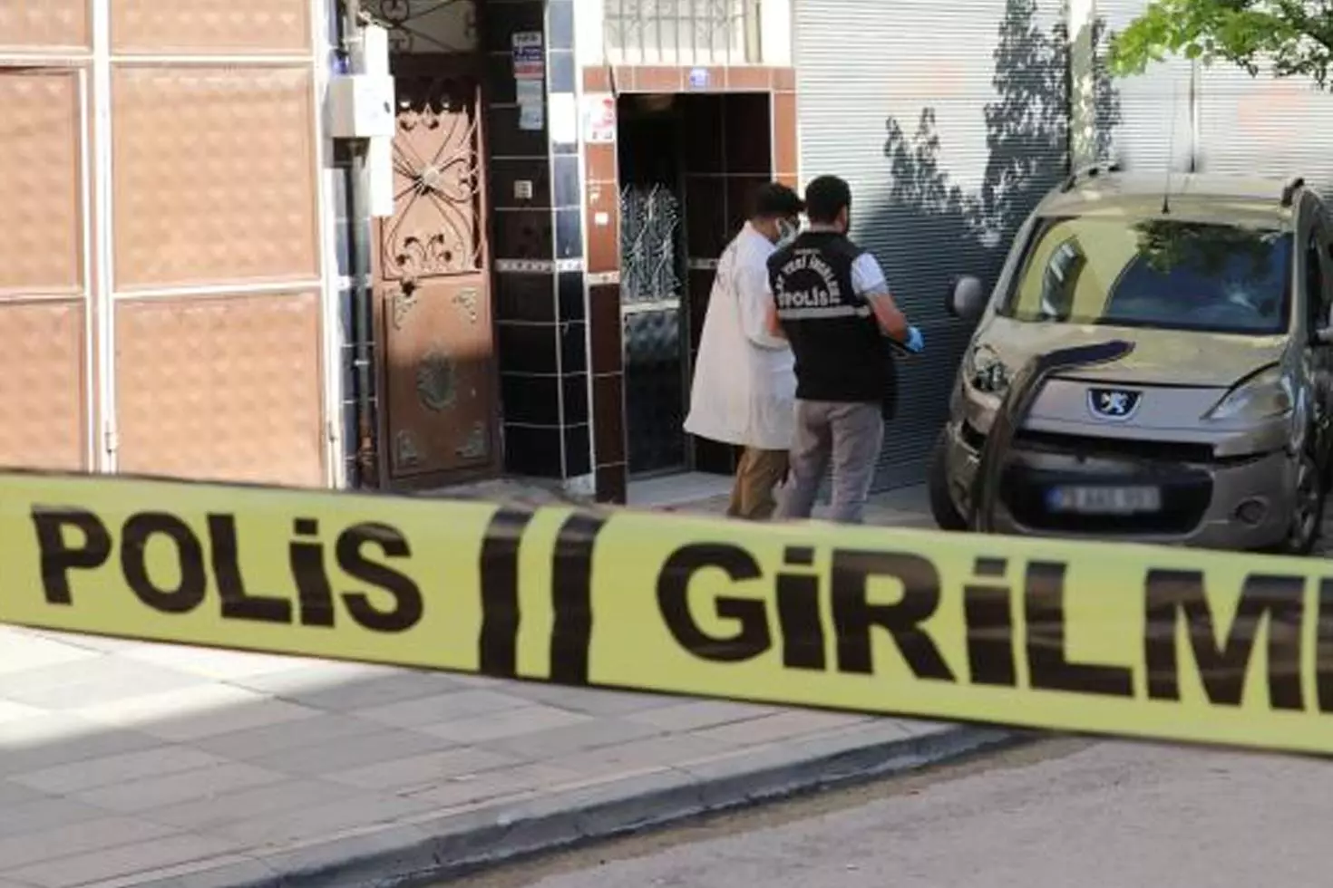 Yasak aşk kanlı bitti! 20 yaşındaki kızı kaçıran evli adamın iki kulağını kestiler