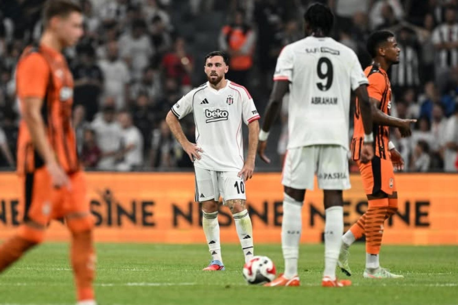 Beşiktaş'ın yeni yıldızına hırsızlık şoku: Evini soyup soğana çevirdiler