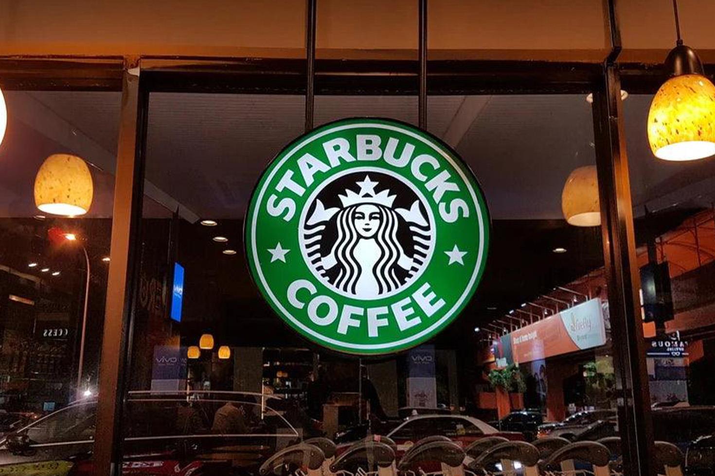 Starbucks'ın küresel satışları çakıldı
