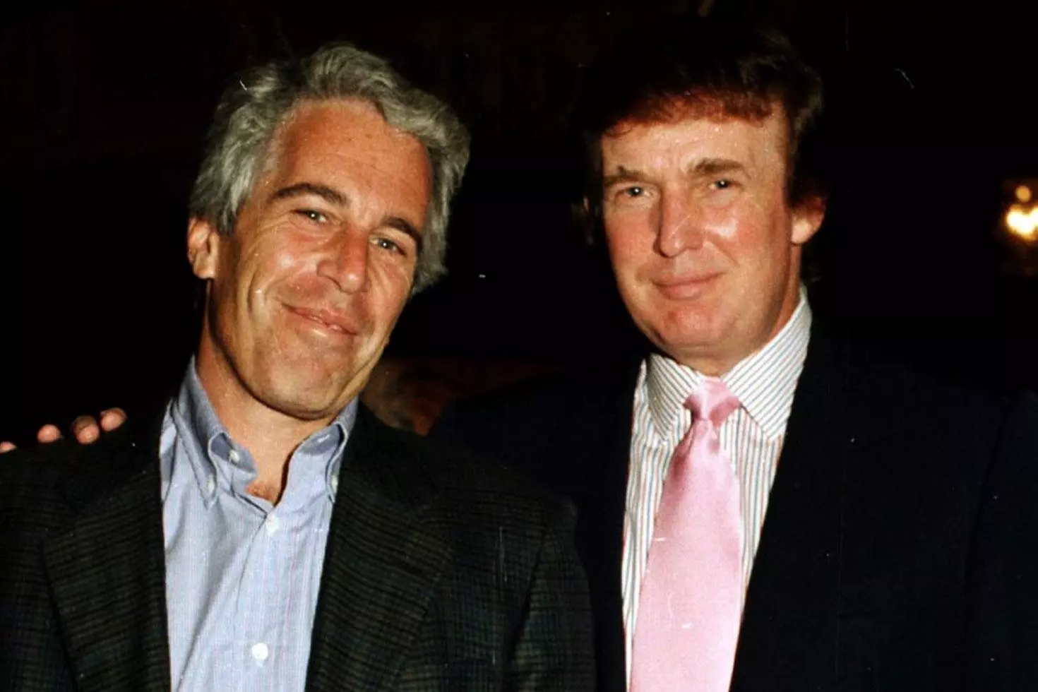 Trump'ın başını ağrıtacak iddia: FBI, adını Epstein dosyasından sildi