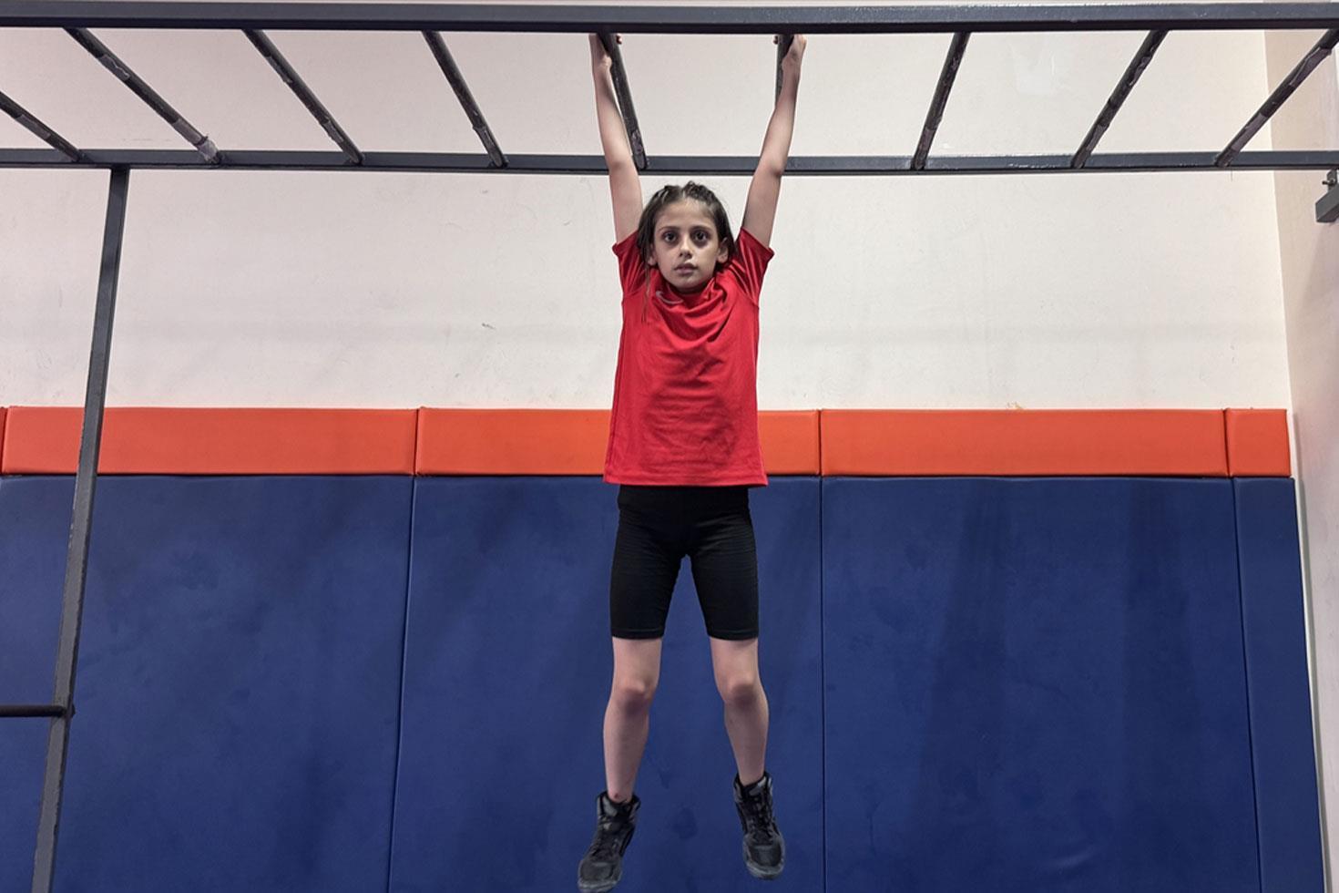 Henüz 10 yaşındaki Burçak Asel, güreşte rakip tanımıyor