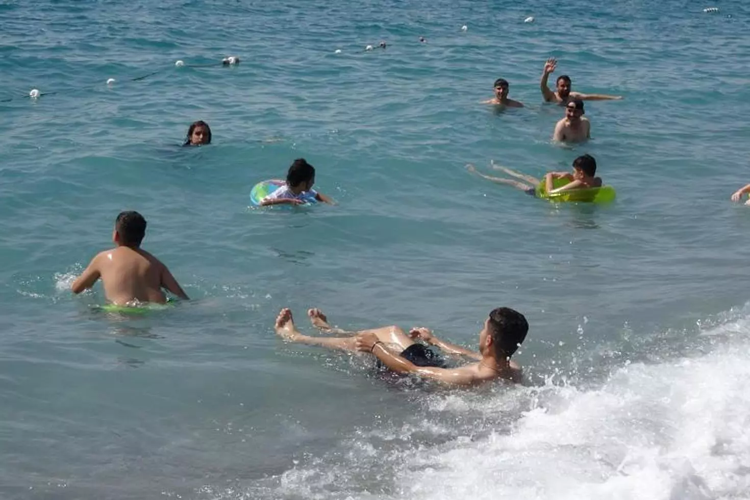 Türkiye'de ilk ve tek! Dermatologların önerdiği plaj doldu taştı