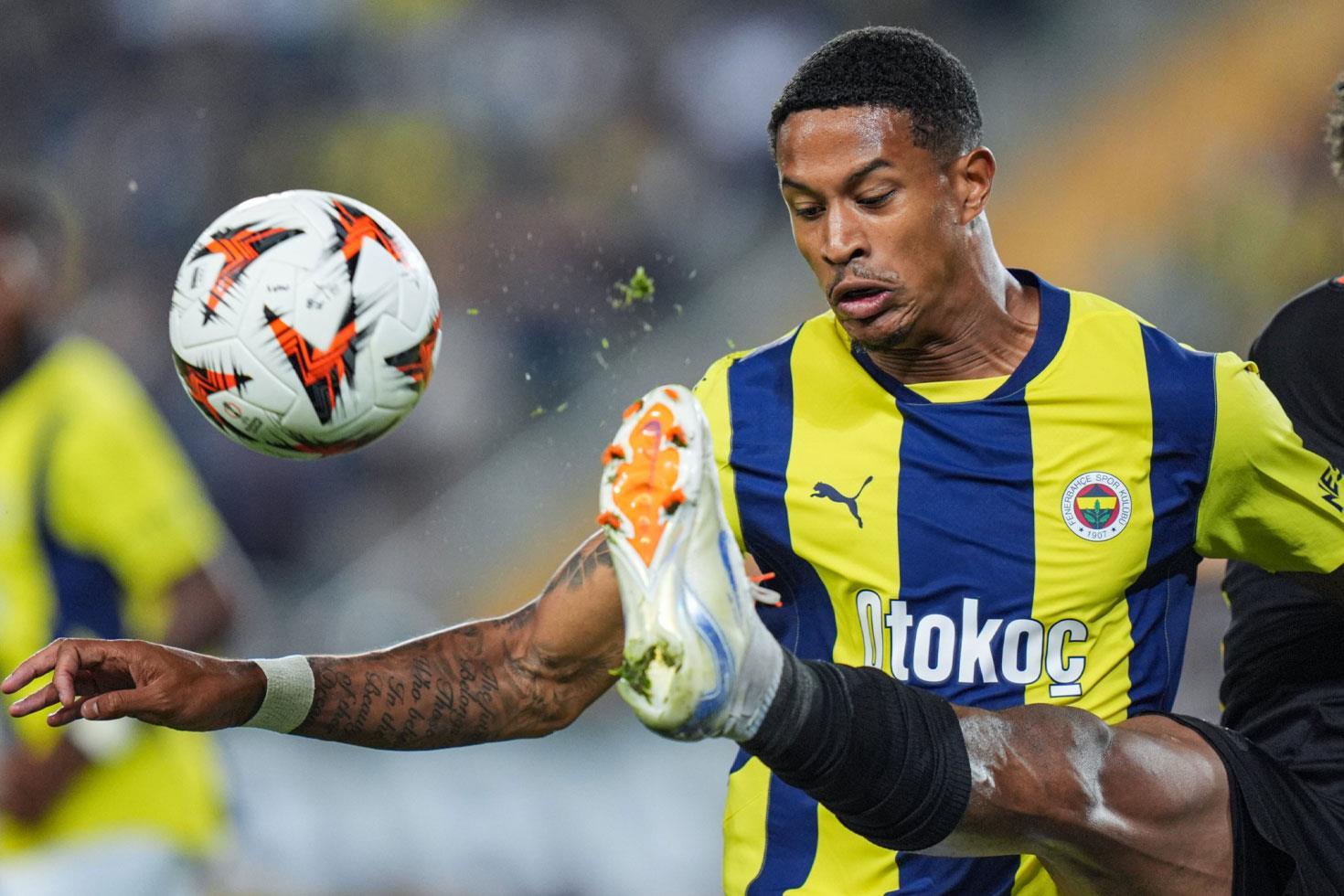 Oosterwolde maç biter bitmez telefona sarıldı! Feyenoord'a olay gönderme