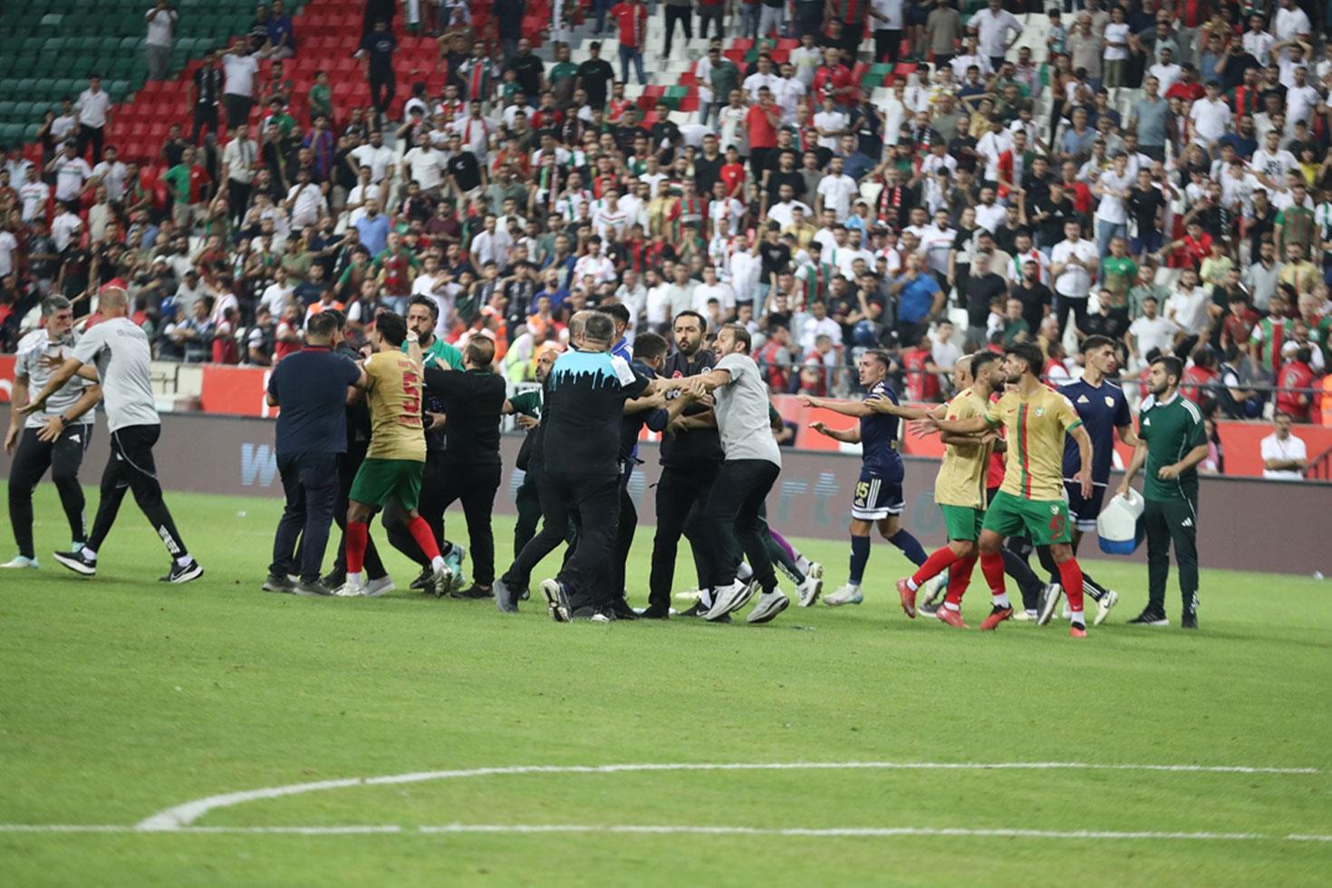 Olaylı Amedspor-Erzurumspor maçının faturası belli oldu! 12 maç men cezası