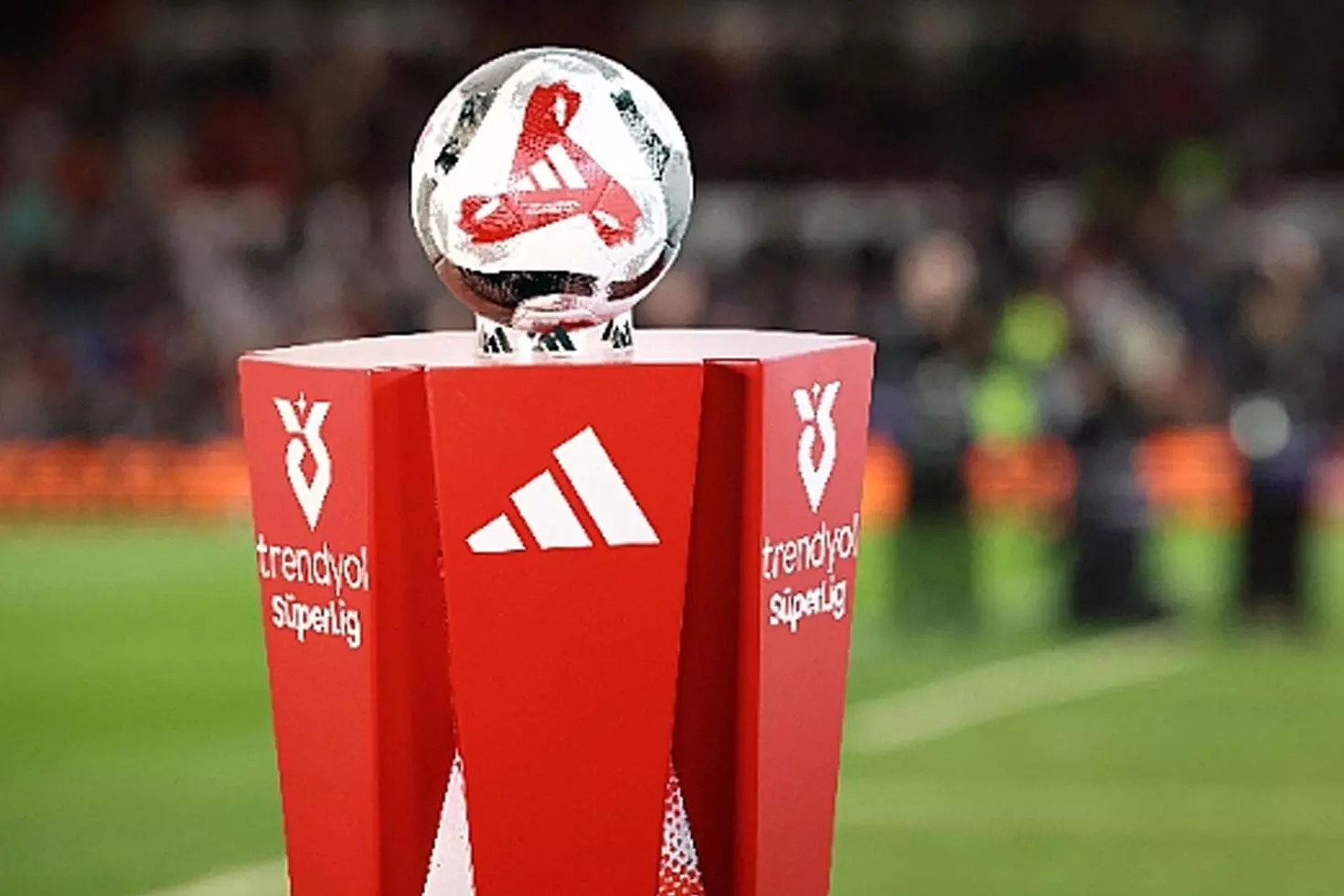 Süper Lig ekibine şok! Sportif direktör istifa etti