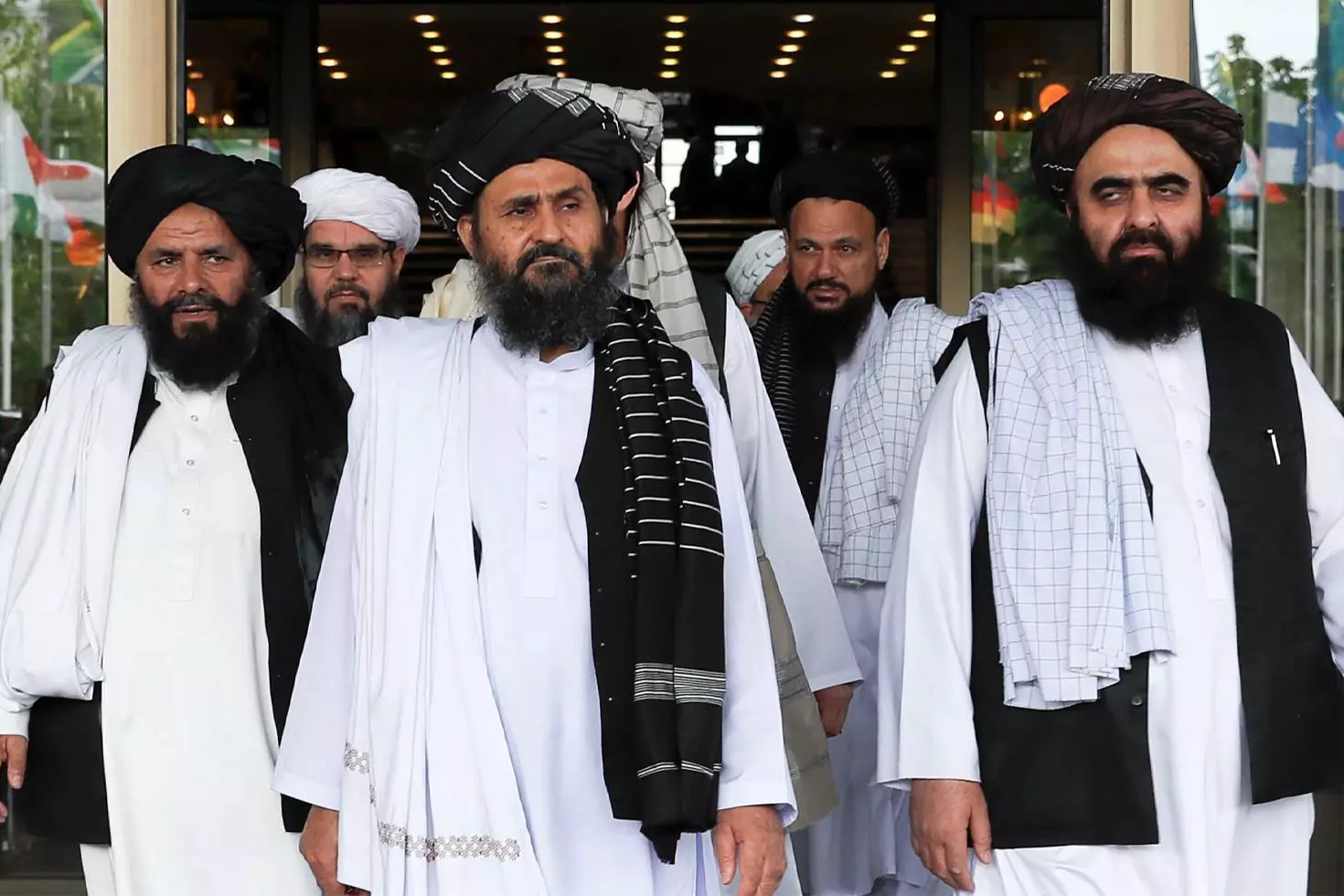 Taliban kadın yazarların kitaplarını yasakladı