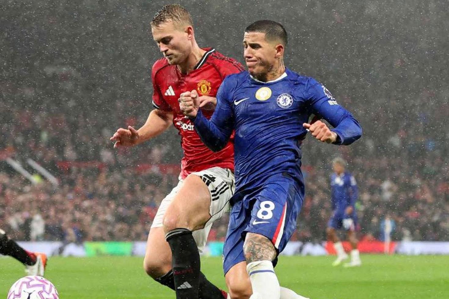 3 gol, 2 kırmızı kart! Kazanan Manchester United