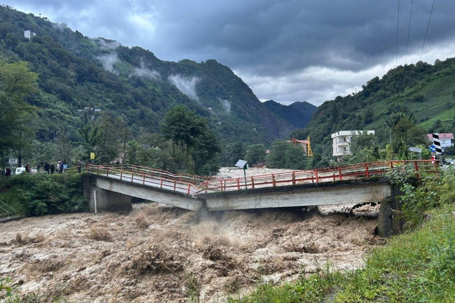 Rize'deki sel felaketinden etkilenenlere 4 milyon liralık destek