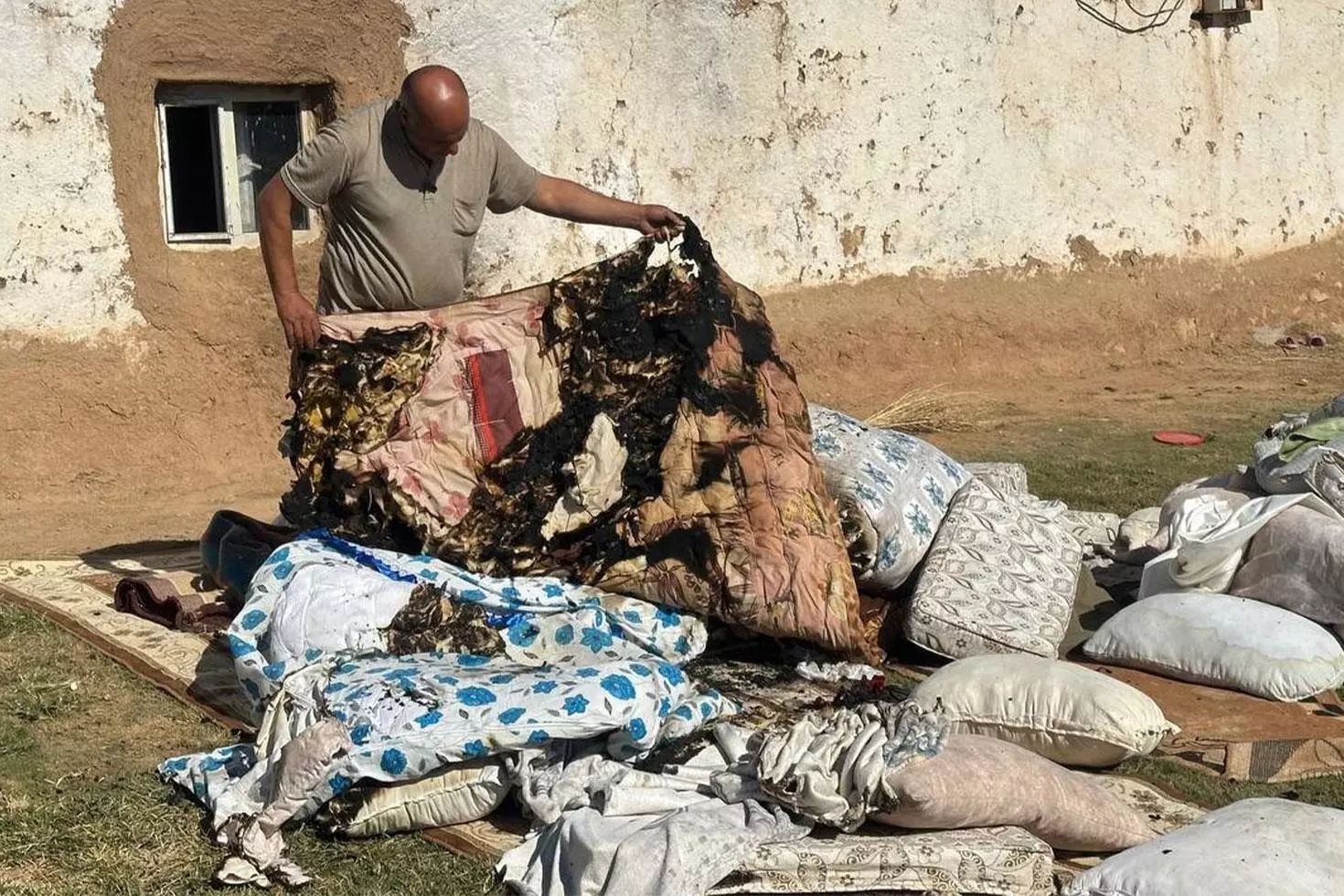 Nereye gitseler evdeki eşyalar kendi kendine alev alıyor