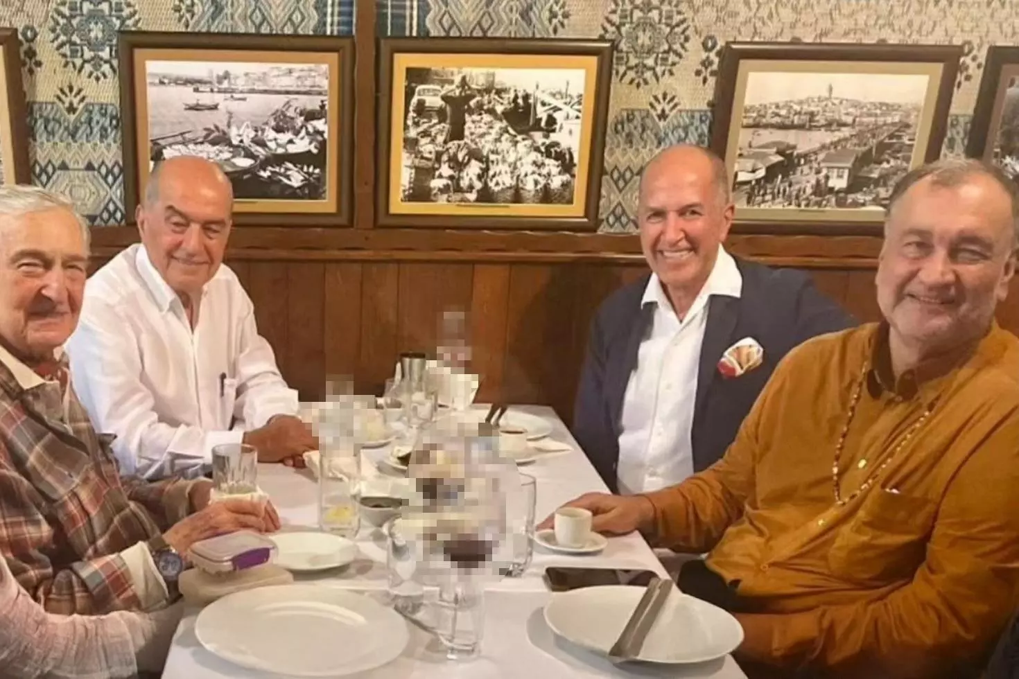 Murat Ülker ve Rahmi Koç’un mütevazı akşam yemeği Masadaki detay dikkatlerden kaçmadı