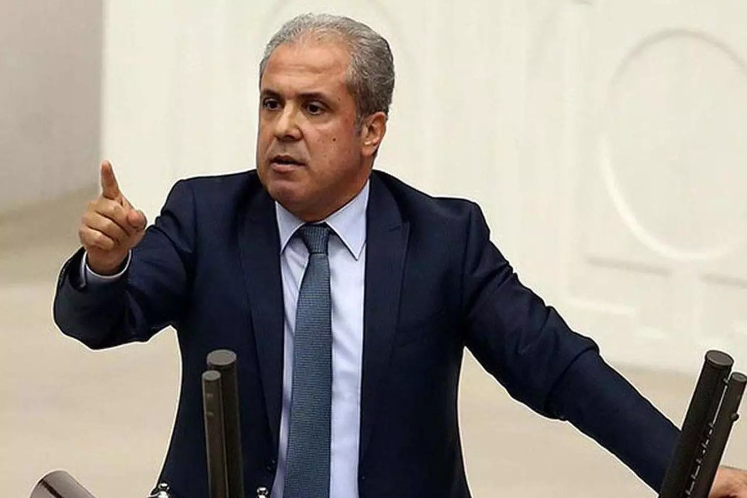 “Rüzgar farklı esiyor“ diyen AK Partili Şamil Tayyar’ın, Öcalan uyarısı bomba