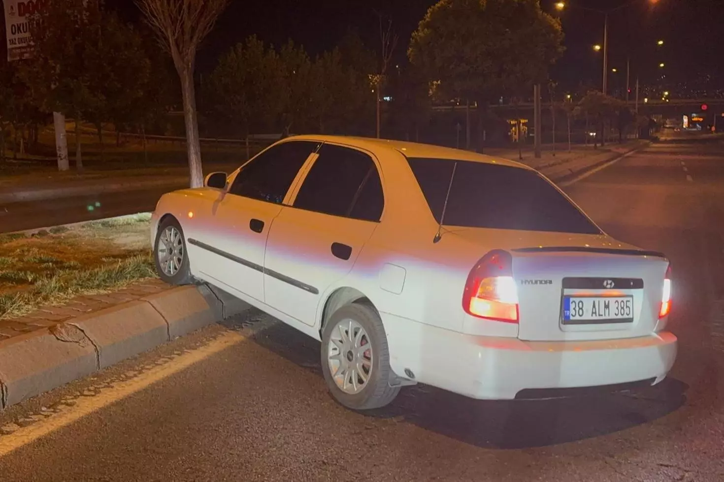 Direksiyon başında uyuyakaldı Kazadan sonra da devam etti