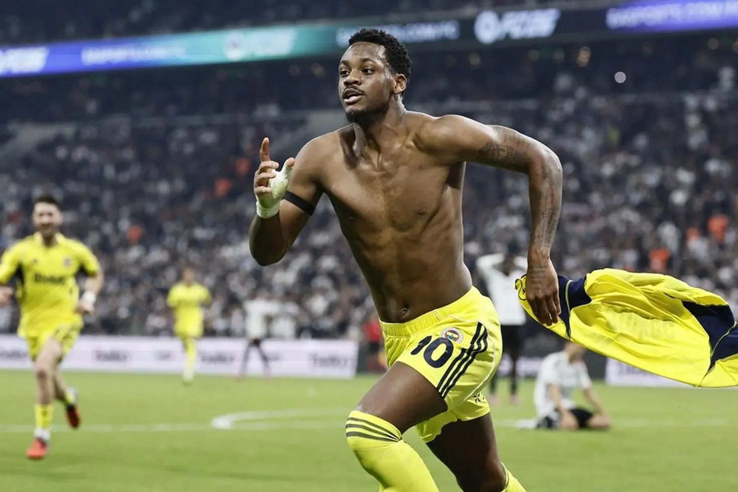 Herkes ters köşe oldu Fenerbahçe’de bomba Jhon Duran kararı