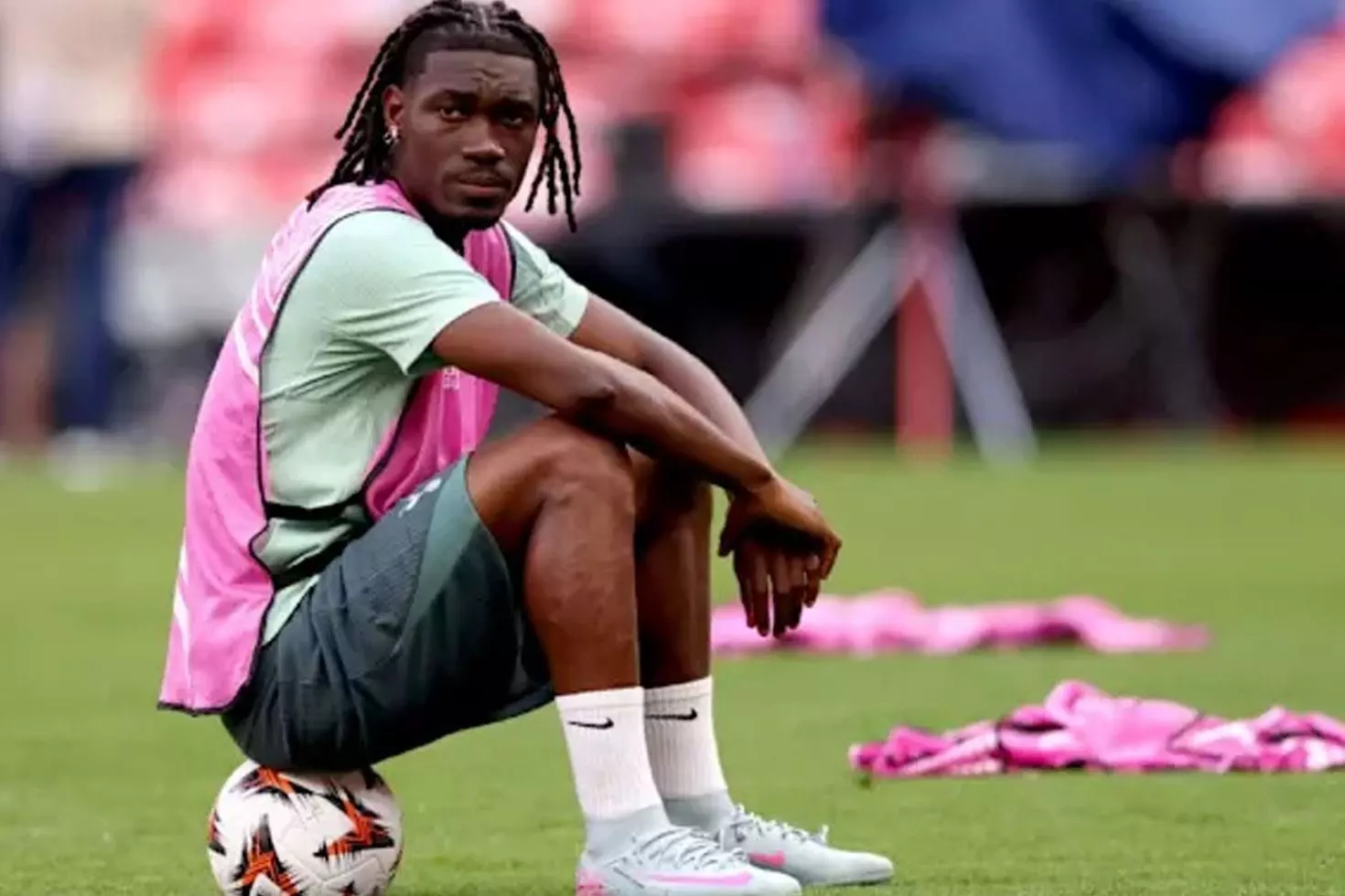 Adı Fenerbahçe ve Galatasaray ile anılan futbolcunun başına gelmeyen kalmadı