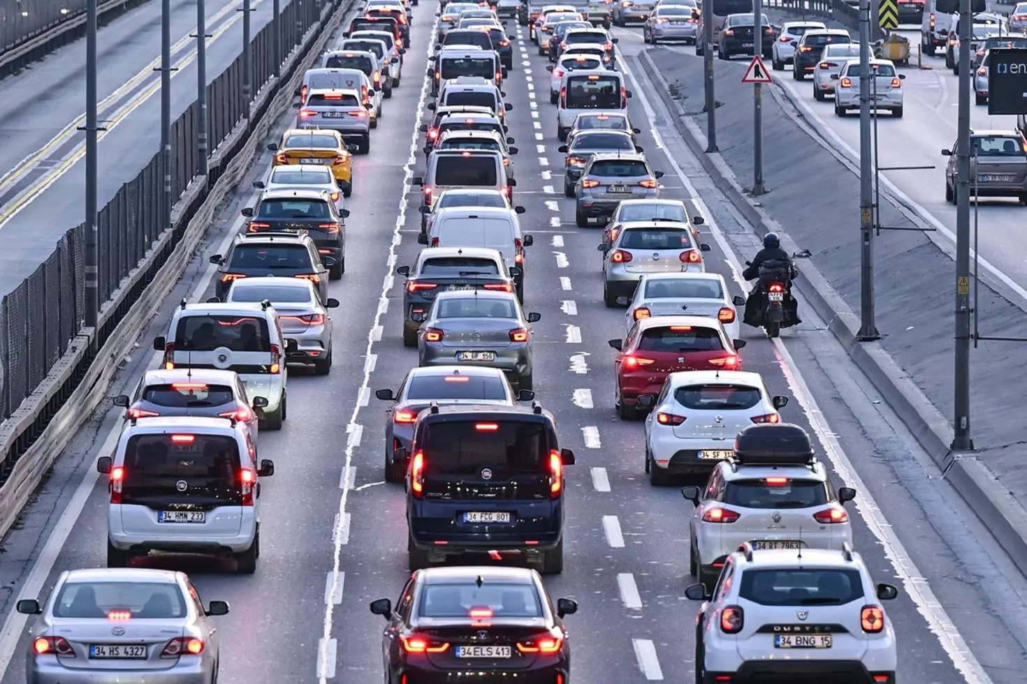 Motorine gece yarısı 2 lira 7 kuruşluk dev zam geldi