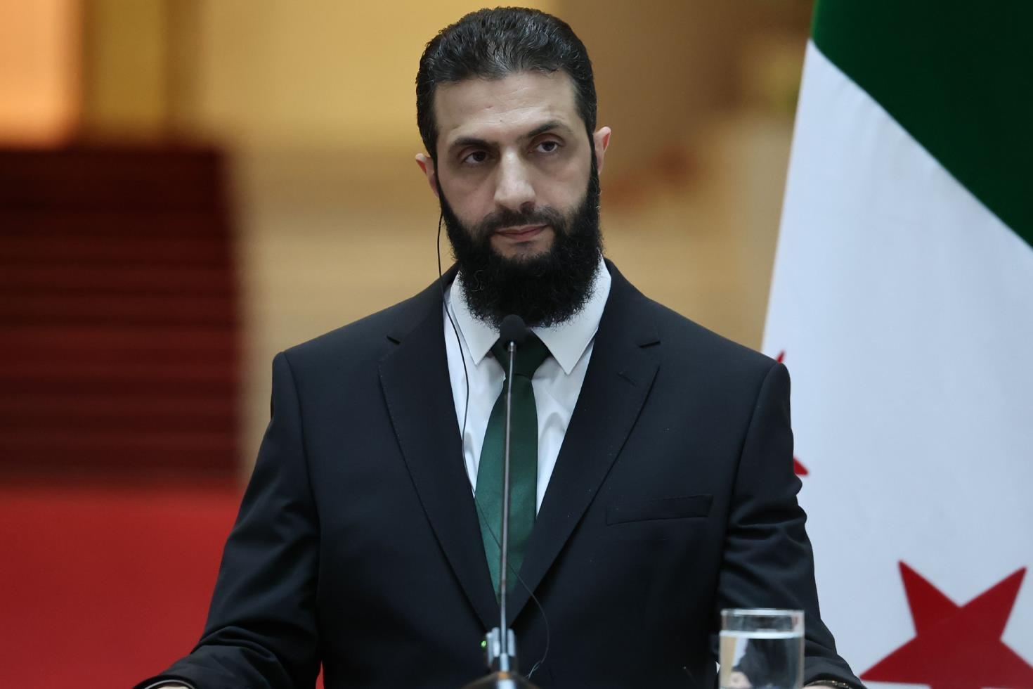 İngiltere, Suriye Cumhurbaşkanı Ahmed Şara’ya uygulanan tüm yaptırımları kaldırdı