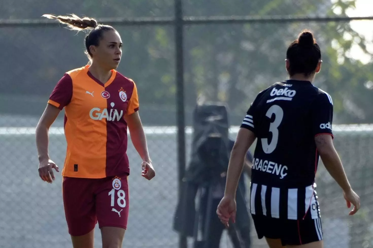 Kadınlar derbisinde Galatasaray, Beşiktaş’a gol oldu yağdı