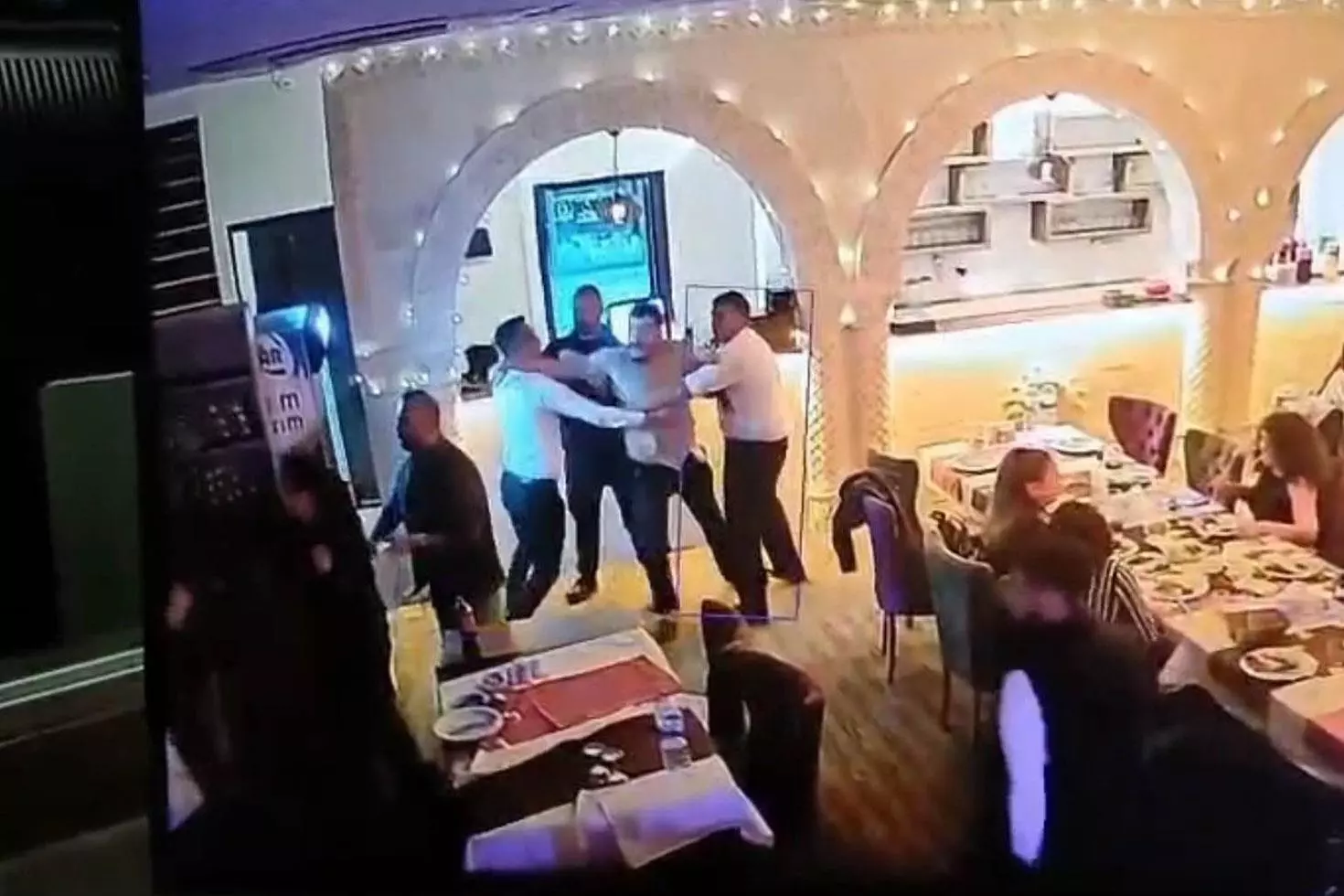 Suçları kabahatlerinden büyük İş yerine kurşun yağmuru