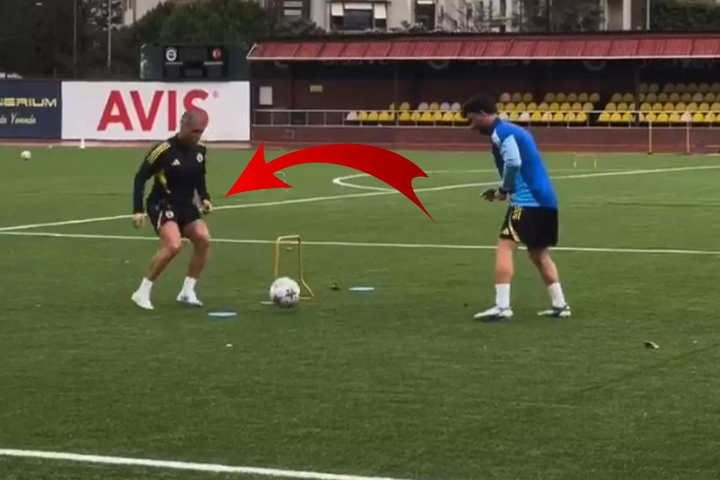 Nereden nereye Bir dönemin gözdesi Emre Mor şimdilerde tek başına çalışıyor