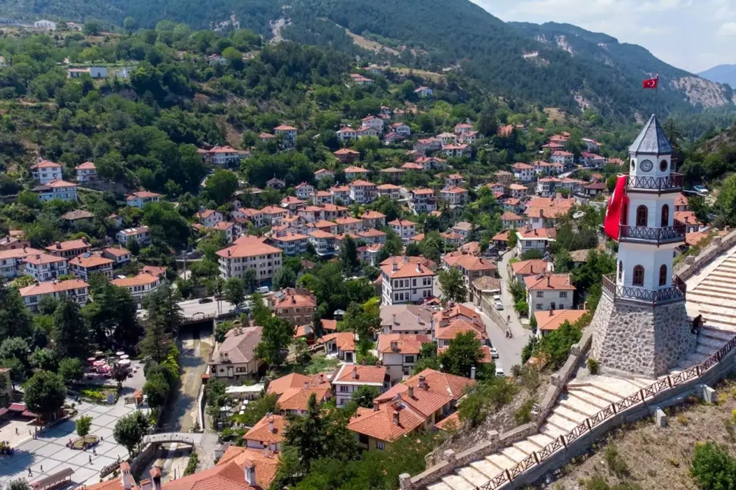 Bolu Belediyesi 3 günlük milli yas ilan etti Tüm etkinlikler iptal edildi