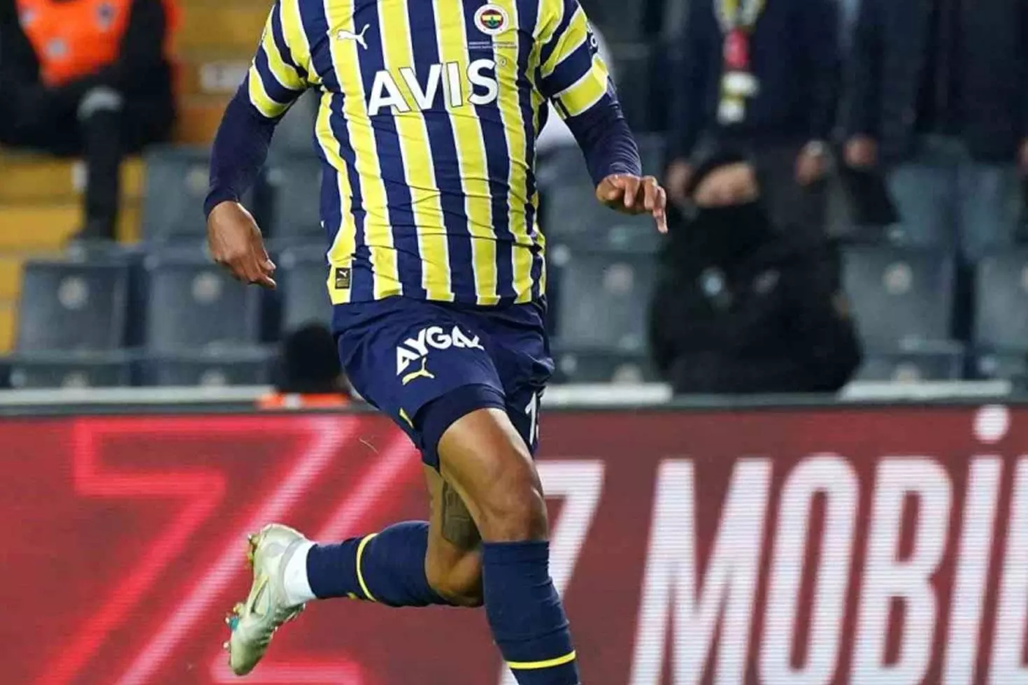 Fenerbahçe’nin eski yıldızı Joshua King Ronaldo ile yarışıyor