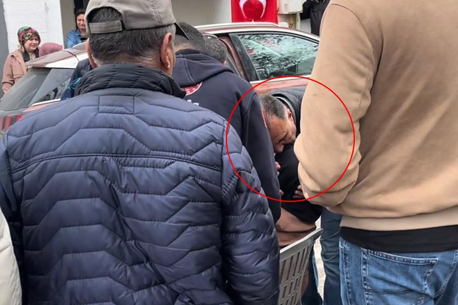 Acı haberle memleketine dönen şehit annesinin feryatları sokakta yankılandı